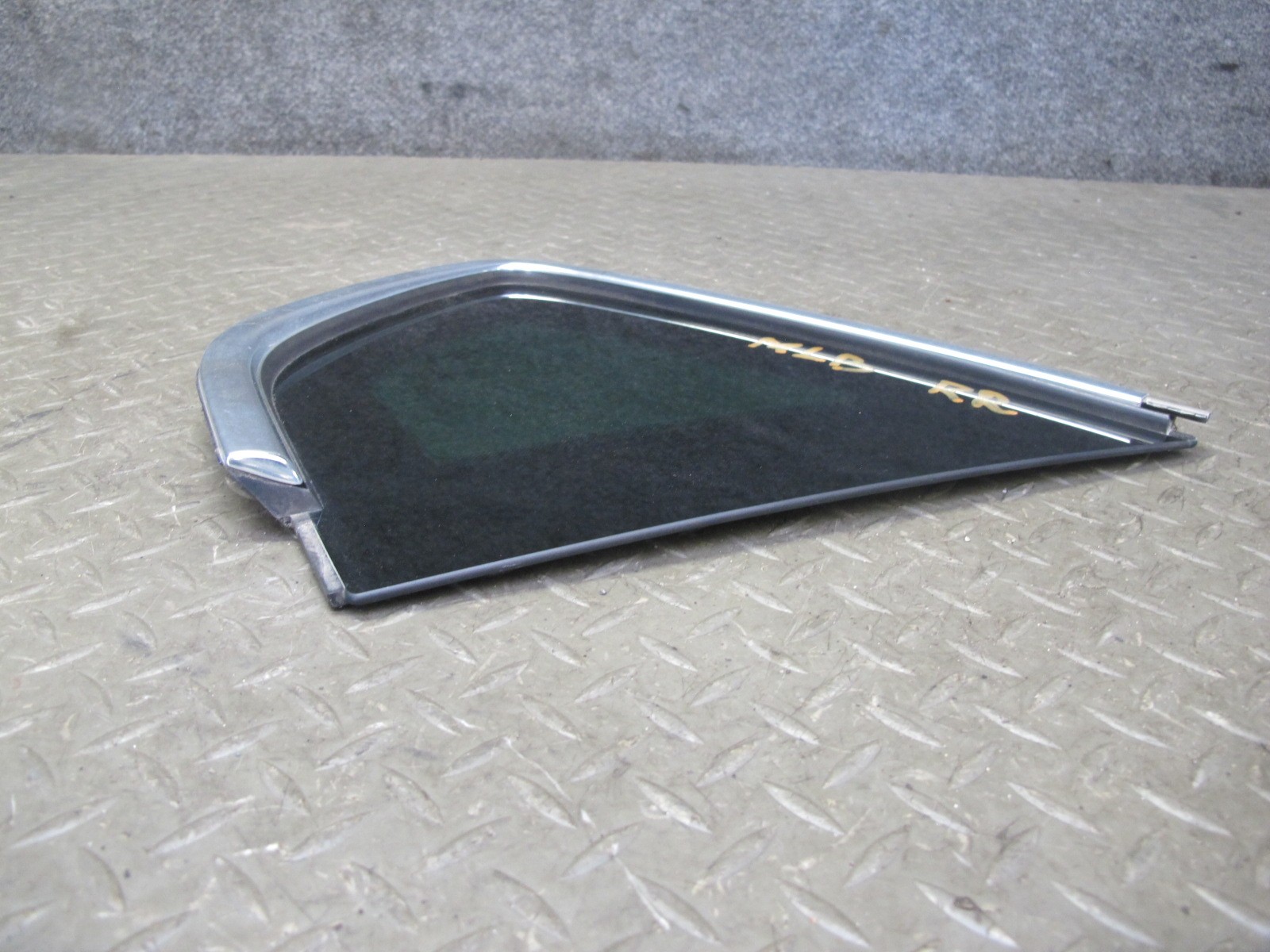 2017-2020 MASERATI LEVANTE M161 REAR RIGHT SIDE QUARTER CORNER GLASS WINDOW