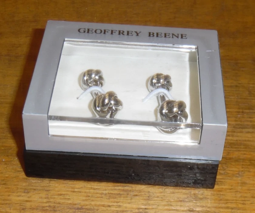 Geoffrey Beene Medal Man Cufflinks - Image 2 of 4