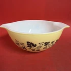 Vtg Pyrex Gooseberry Cinderella 442 Mixing Bowl 1.5 Qt Yellow Black