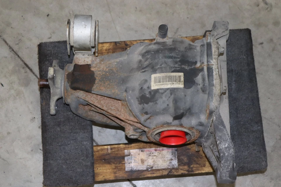 2013-2014 MERCEDES-BENZ C300 - REAR AXLE Differential / DIFF 2043509206 - Image 3 of 4