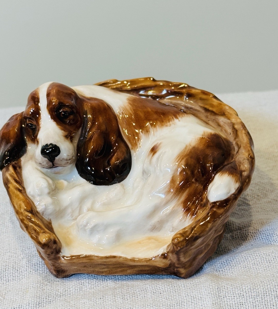 VINTAGE Royal Doulton Dog Figurine Cocker Spaniel in a Basket