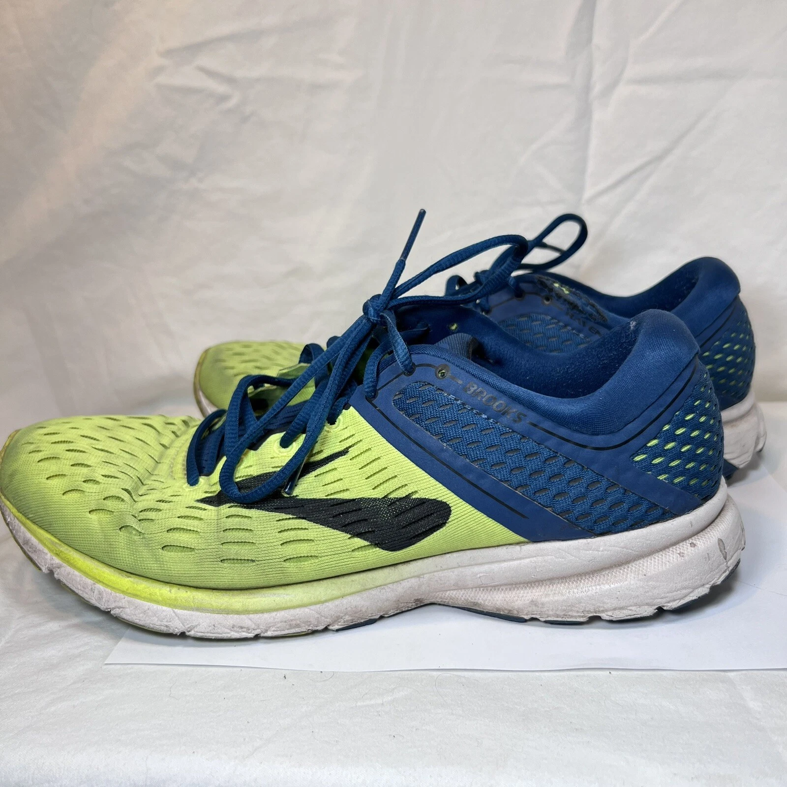 Brooks Ravenna 9 Mens Shoes Size 10.5D Yellow Running Walking Athletic Sneakers
