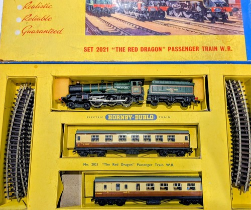 JUEGO DE TREN DE PASAJEROS HORNBY DUBLO 2021 EL DRAGÓN ROJO - CASTILLO DE CARDIFF 4705 # | Condition: Used
