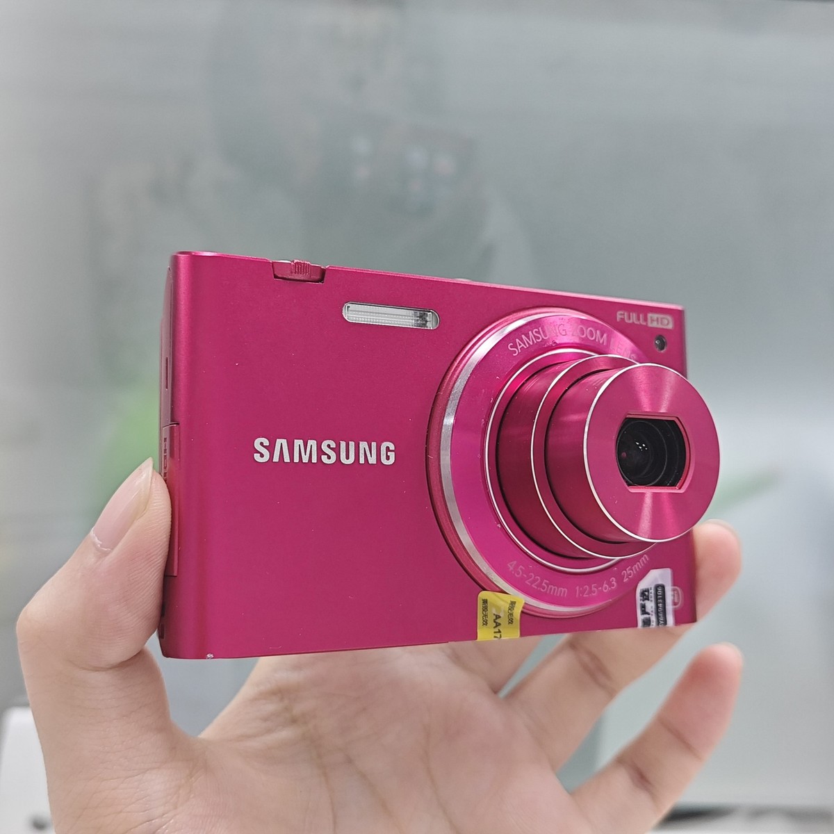 Samsung MV900f Digital Camera 1080 HD Video Recording Flip Up