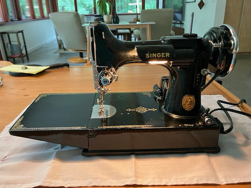 SINGER 221 Featherweight Vintage Electric Sewing Machine w/ Case
