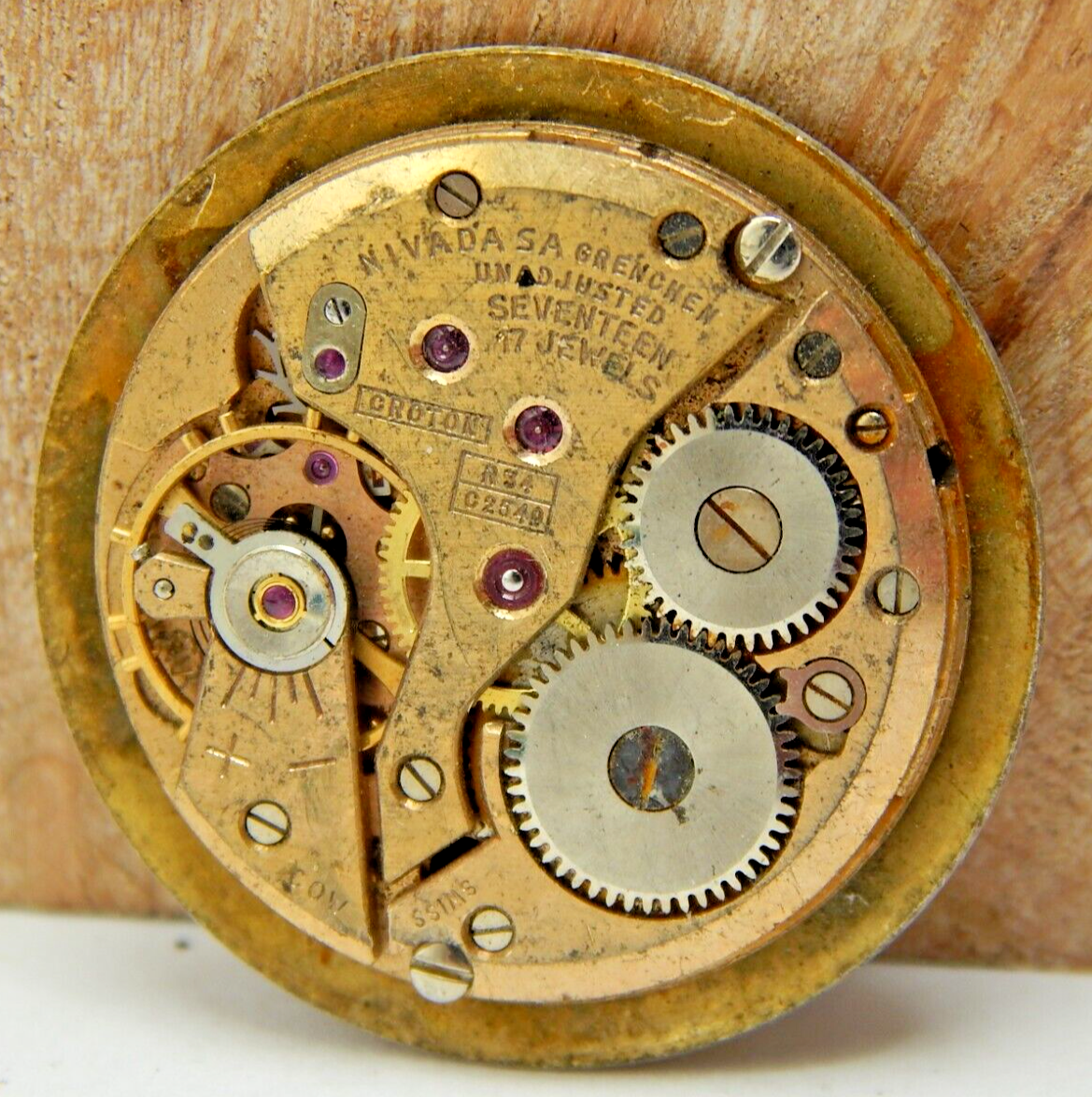 Vintage Croton R35 C2549 Nivada Grenchen 17 jewel men's wrist