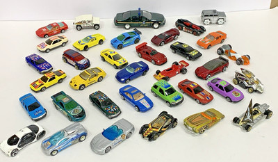 Vintage - Mod 35pc Diecast Lot Matchbox Hotwheels Road Champs Yatming Unbranded