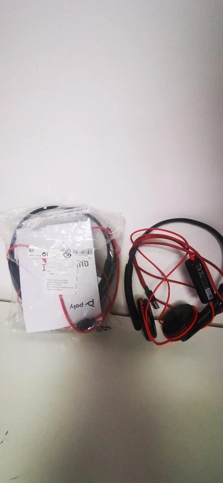 2 Plantronics BLACKWIRE C3220 Cuffia Con Microfono USB - Immagine 2 di 3