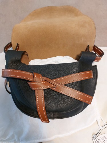 LOEWE Crossbody-Tasche Petit Gate aus Kalbsleder - Bild 9 von 18
