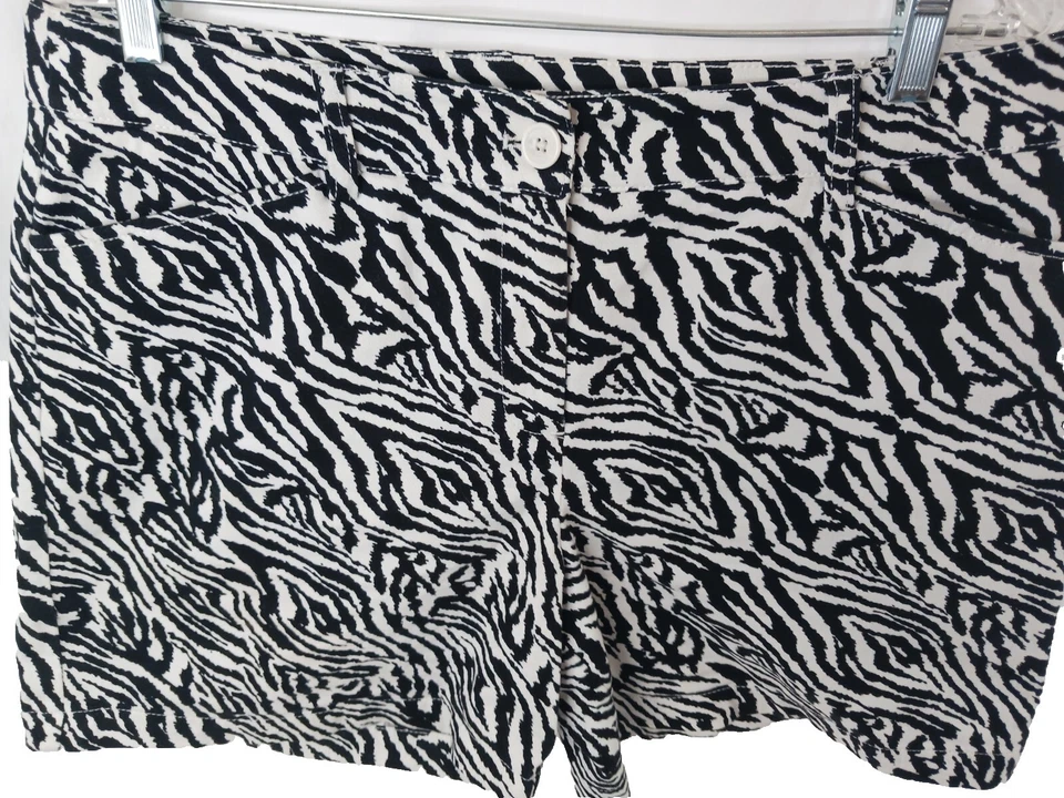 JONES NEW YORK SPORT STRECH SHORTS size 12 Zebra Print - Image 4 of 4