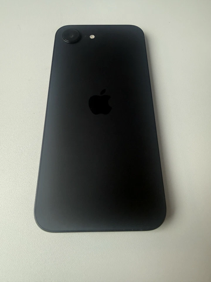 Apple iPhone 16e · 256GB, photo 2 of 5