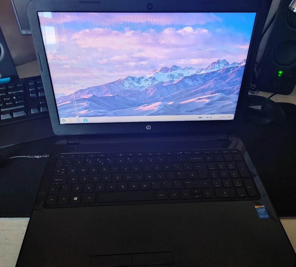 Linux HP Laptop 15-r101na - 15.6" - Intel Pentium - N3540 - 4 GB RAM - Image 3 of 4