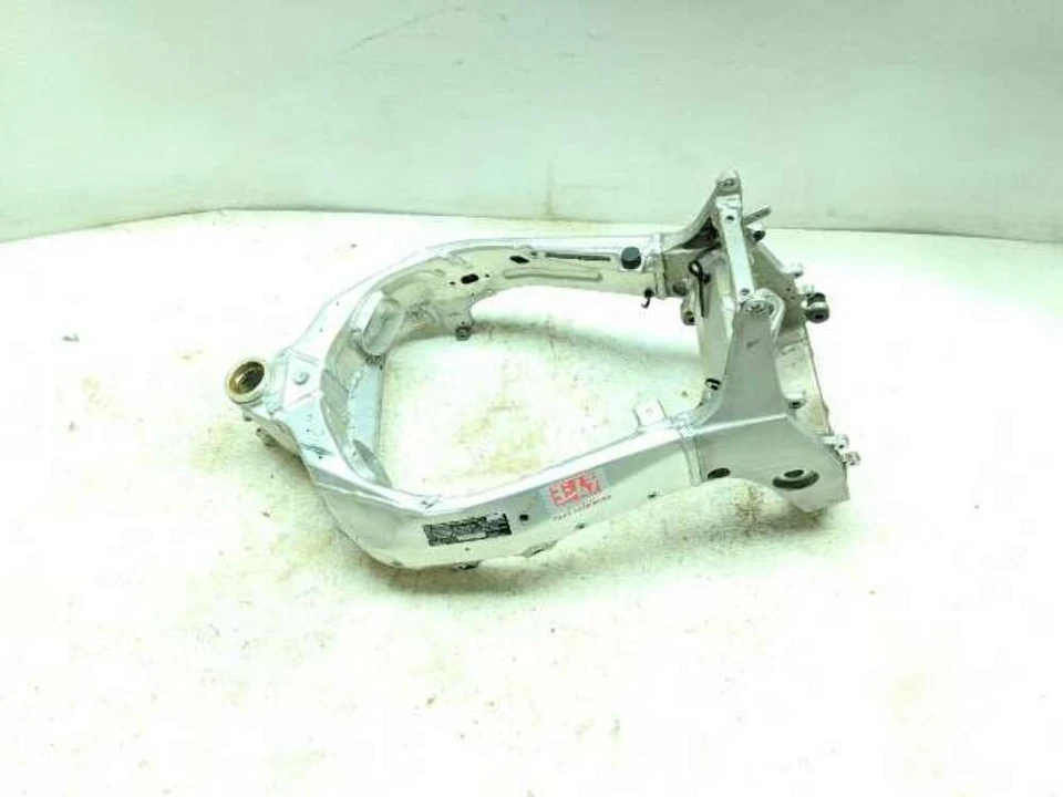 01-03 Suzuki GSXR 750 Main Frame Chassis STRAIGHT SLVG - Image 2 of 4