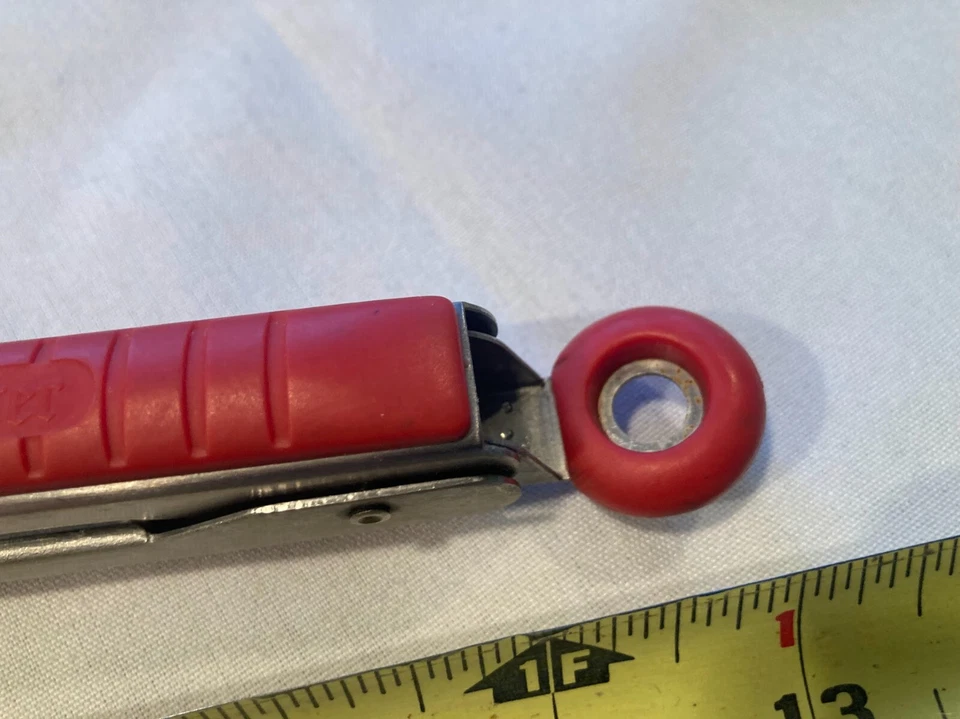 Pinzas de bloqueo Messermeister de acero inoxidable recubiertas de silicona de 12" - ROJAS Foto 3 de 4