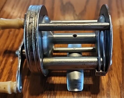 Vintage Pflueger Trump Fishing Reel No 1943 Made in USA - Picture 4 of 4