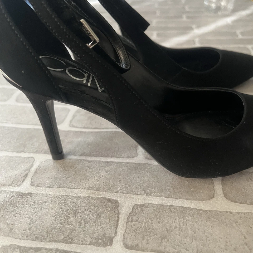 Corbata al tobillo Clavin Klein punta punta tacón alto terciopelo, negra, mujer talla 6 1/2 Foto 3 de 4