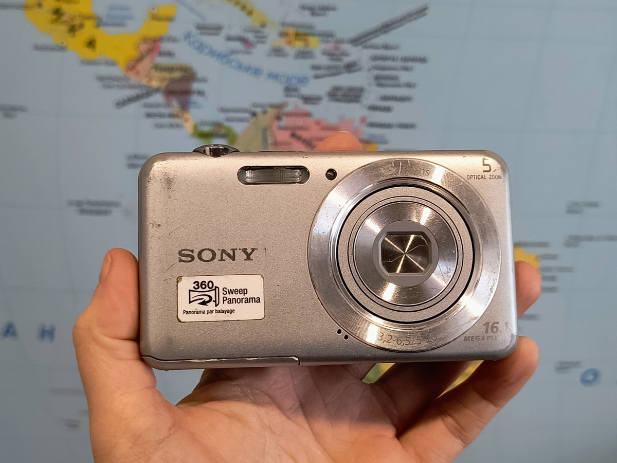Sony Cyber-shot DSC-W710 16.1MP Digital Camera - Silver Fully