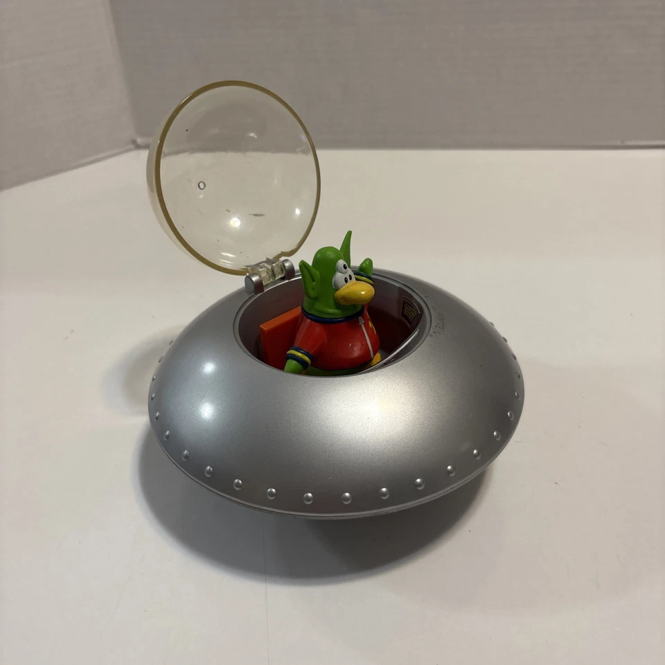 Raro Disney CLUB PENGUIN Extraterrestre en Nave Espacial OVNI Juguete Conjunto Funciona Foto 3 de 4