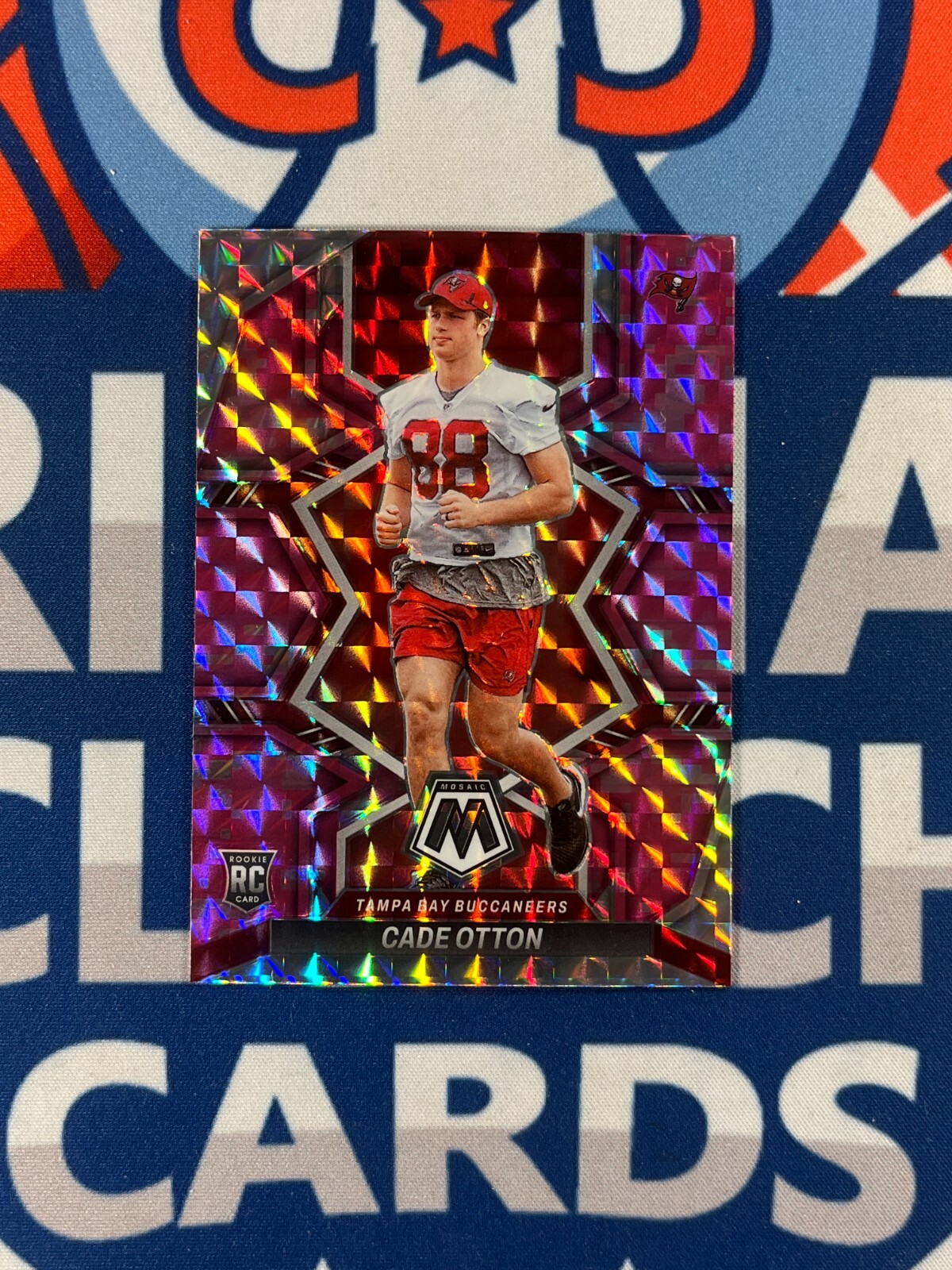 2022 Panini Mosaic Pink Camo Prizm RC Cade Otton #361