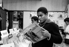 Eusebio Benfica football player in May 1968 looking at a Marvi- 1968 Old Photo