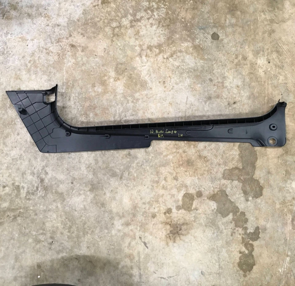 Mini Cooper 2009-2015 umbral de puerta placa de desgaste moldura puerta izquierda 9133681 OEM. Foto 4 de 4