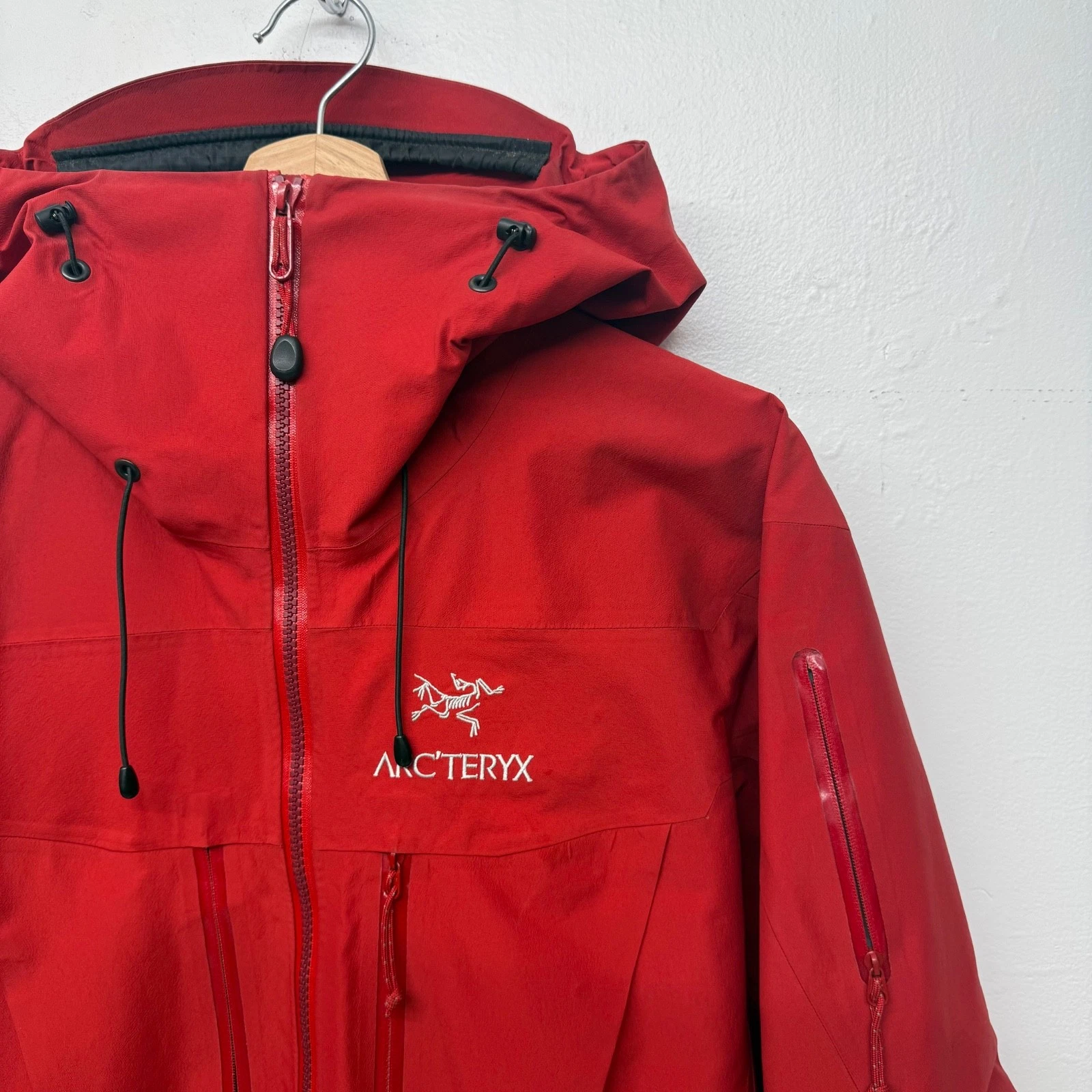 Arc'teryx Alpha SV Bordeaux Red Rain Ski Waterproof Jacket Men’s Size Small - product detail image 2