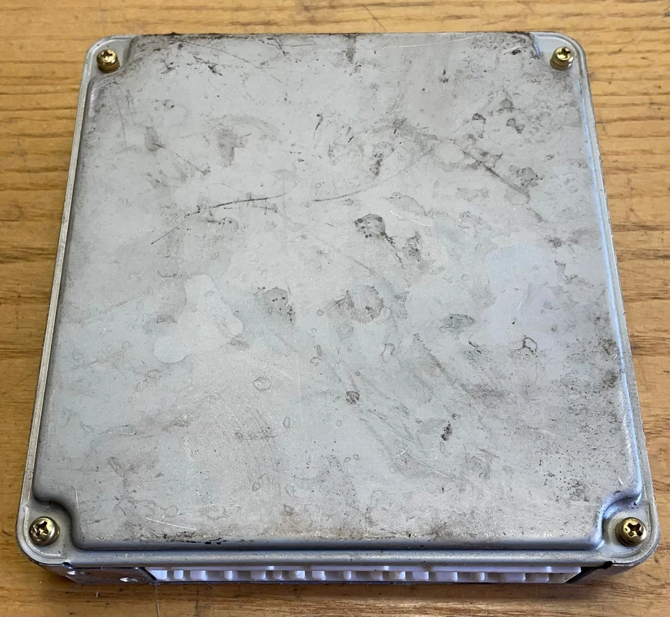 1997-2005 Toyota Hilux RZN149 3RZ-FE Engine Control Unit ECU 89661-3D730 - Image 3 of 3