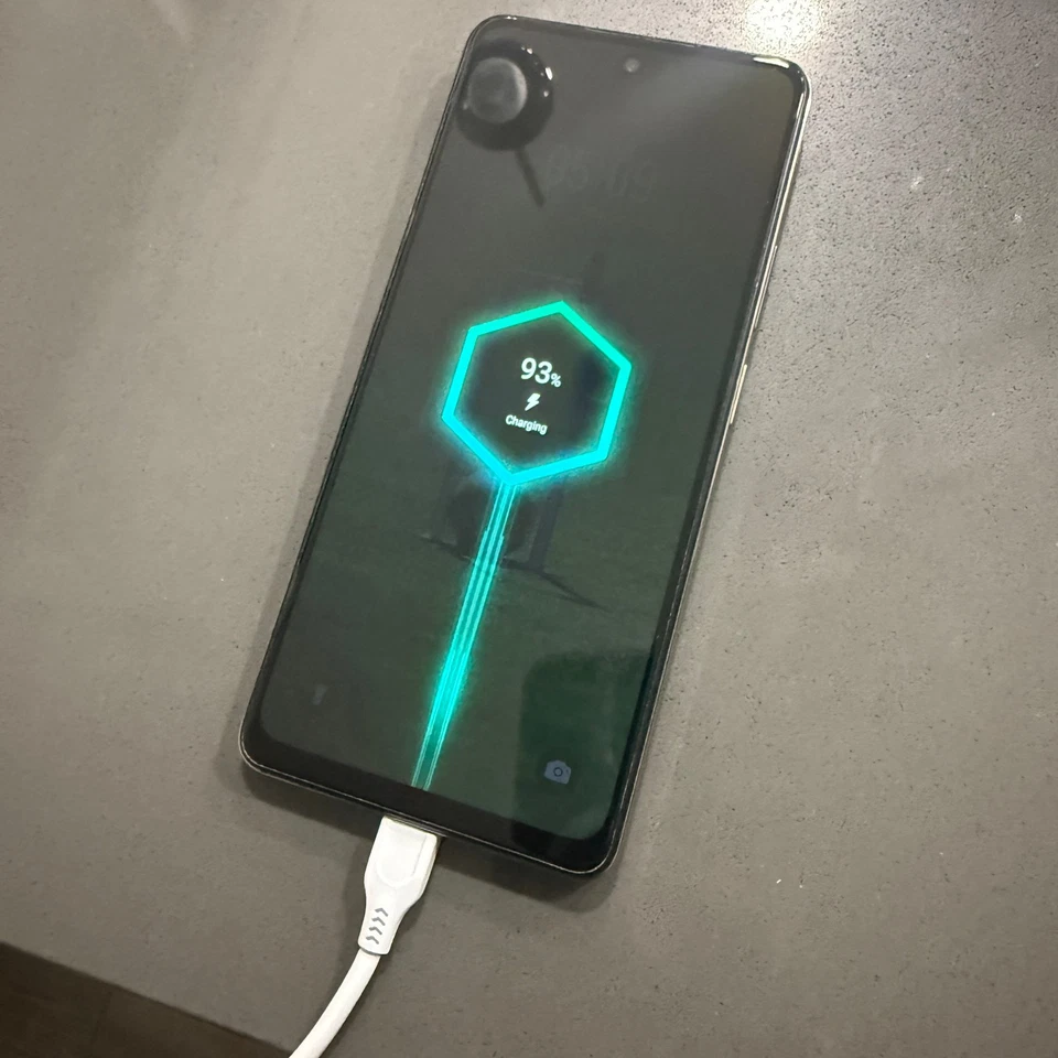 INFINIX Hot 40 Pro 256GB 16GB RAM 6.78" 120Hz Dual SIM 108MP AI Camera Unlocked - Image 4 of 4