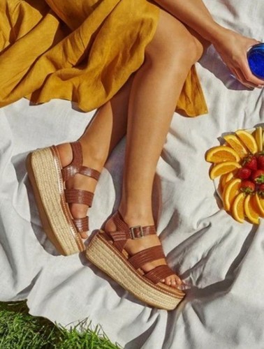 Chinese Laundry Zinger Wedge Sandal Womens 6 Faux Lizard Upper Jute Wrapped Tan