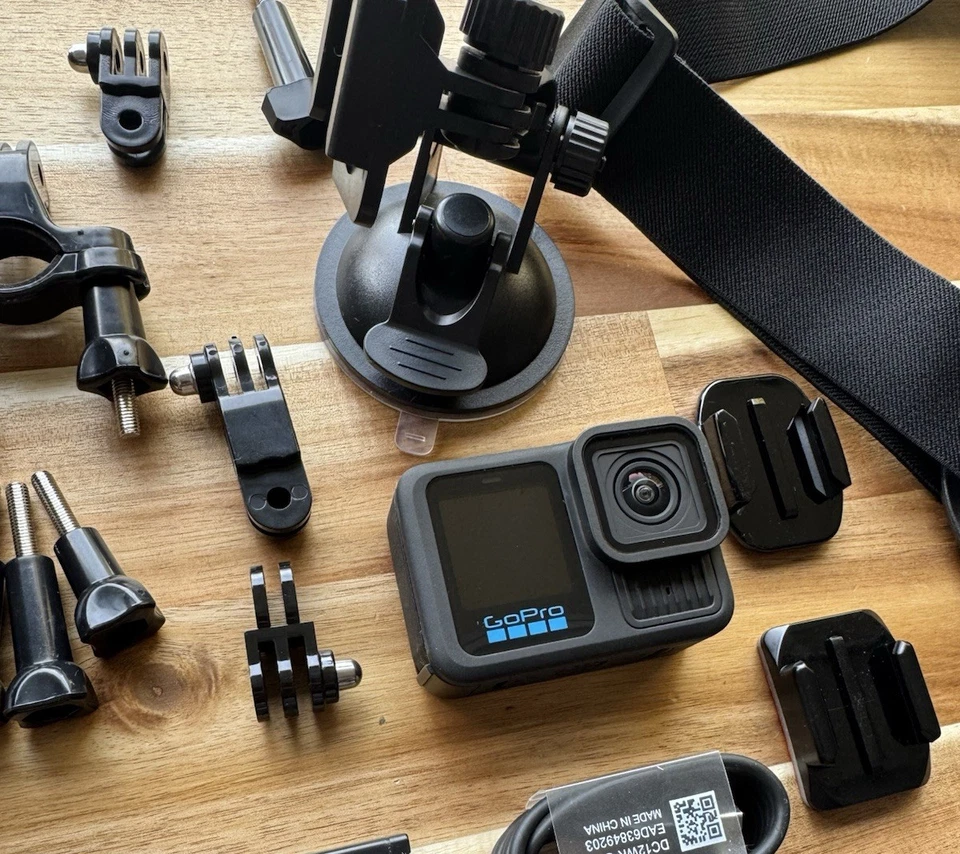 GoPro Hero13 Black Hero 13 + (2) batería + ventosa + montaje en pecho + manillar Foto 2 de 4