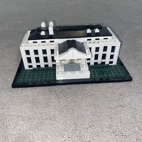 LEGO ARCHITECTURE: The White House (21006) INCOMPLETE