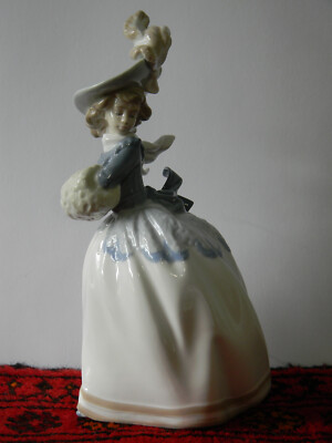 Lladro NAO Daisa 1985 Elegant Victorian Lady Wearing Feather Hat
