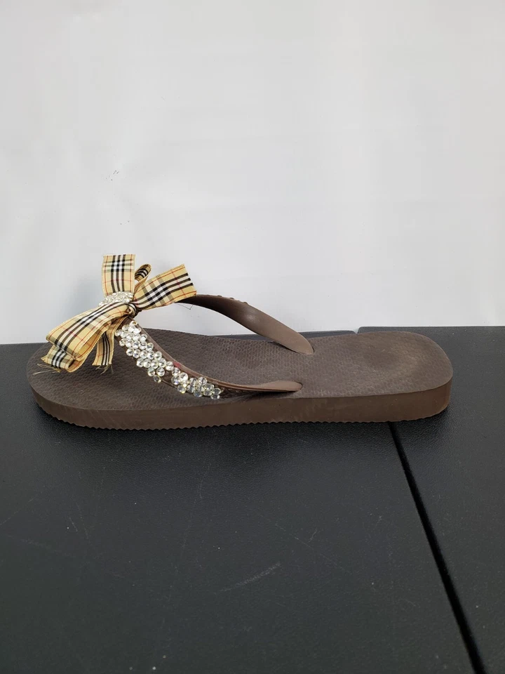 Sandalias chanclas para mujer marrón a cuadros lazo deslizable brillantes pedrería punta abierta Foto 3 de 4