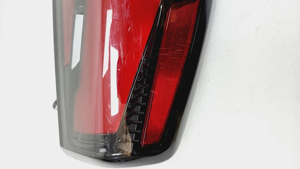 2024-2025 GMC Sierra 2500HD AT4 Right Full LED Tail Light Lamp Assembly 85095716 - Image 4 of 4