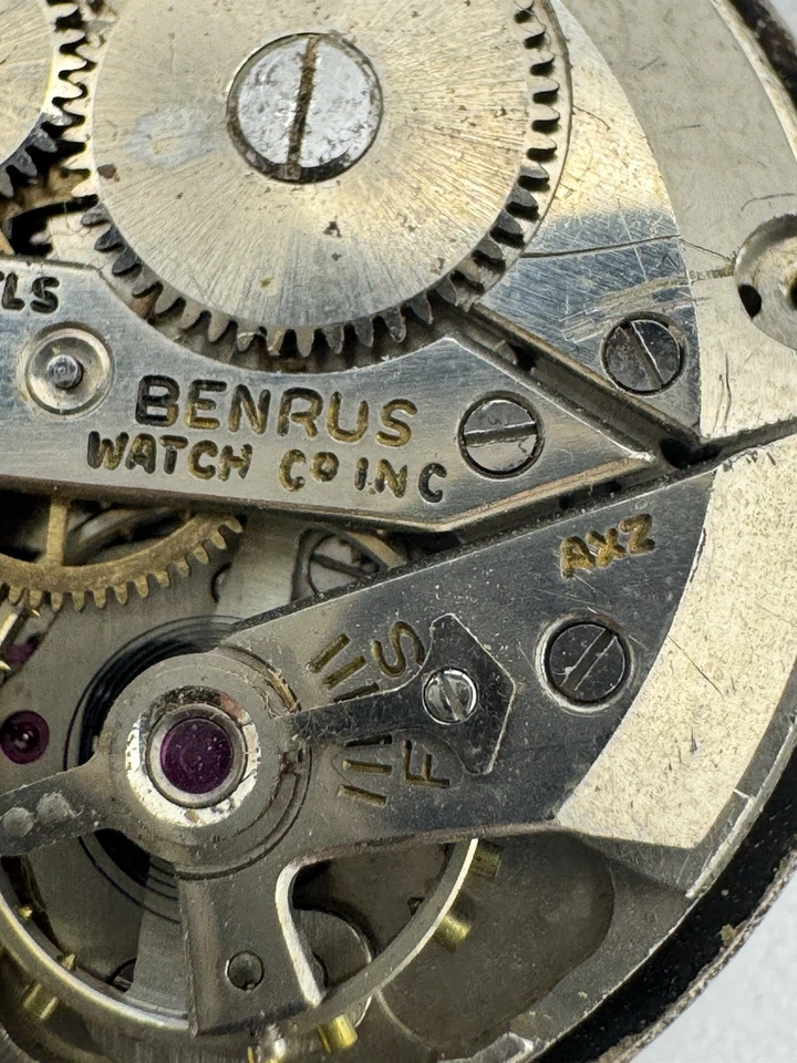 Movimiento Reloj Pulsera Puntero Día/Fecha Benrus CE4 De Colección Para Piezas O Reparación Foto 3 de 4