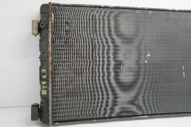 06-10 VW BEETLE RADIATOR OEM Foto 4 de 4