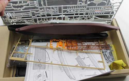 Kit Modelo Academy Hobby Escala 1/700 R.M.S. Juego LED Titanic - Imagen 3 de 3