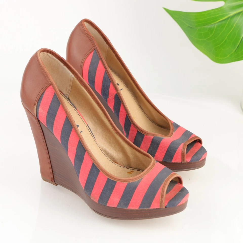 Espléndido salón de cuña Beverly para mujer talla 10 a rayas rojo marrón azul marino punta abierta Foto 2 de 4