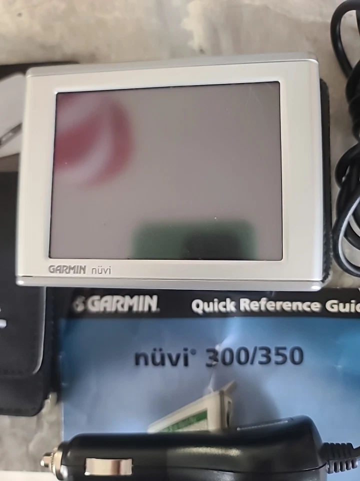 GARMIN nuvi 300/350 Navigation Bundle w/ Case Logic 3.5 - Image 4 of 4