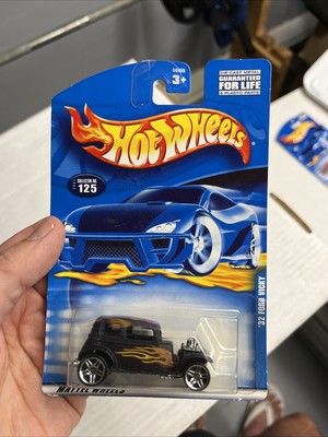 2000  HOT WHEELS - COLLECTOR NO 125 - 32 FORD VICKY - IN PACKAGE