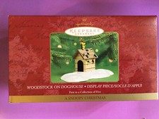 WOODSTOCK ON DOGHOUSE,DISPLAY,A SNOOPY CHRISTMAS,Yr 2000 Hallmark Keepsake