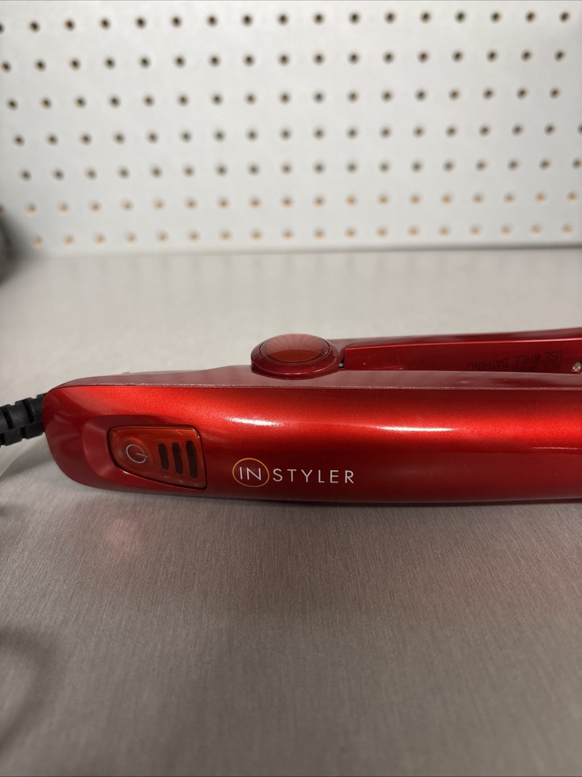 InStyler Rotating Iron Red Curling/Straightening IS1001.1-19 w/ DVD