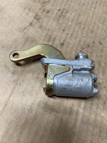 New Old Stock Rear Drum Brake Wheel Cylinder L33668 #201252 - Picture 8 of 9