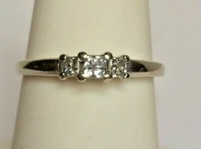 14KT WHITE GOLD 0.25 CT DIAMOND ENGAGEMENT RING. SIZE 7