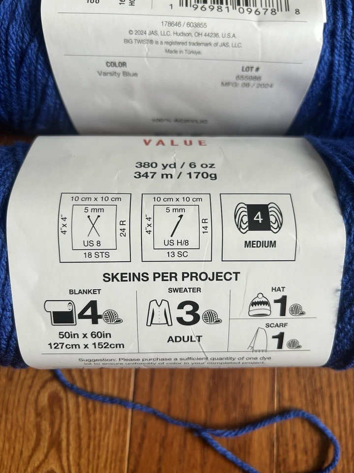 Hilo BIG TWIST Value azul universitario - 380 yardas - 6 onzas cada uno - 4 madejas Foto 2 de 3