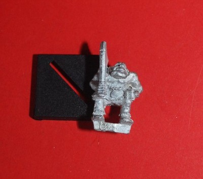 Warhammer - Orks & Goblins - Marauder - Classic MM20 Orkkrieger mit Schwert OR2