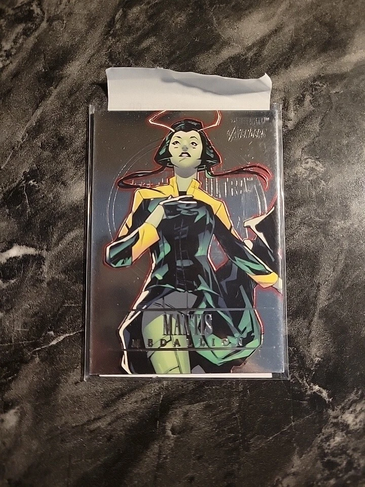 2022 Fleer Ultra Avengers: Silver Medallion M-26 Mantis