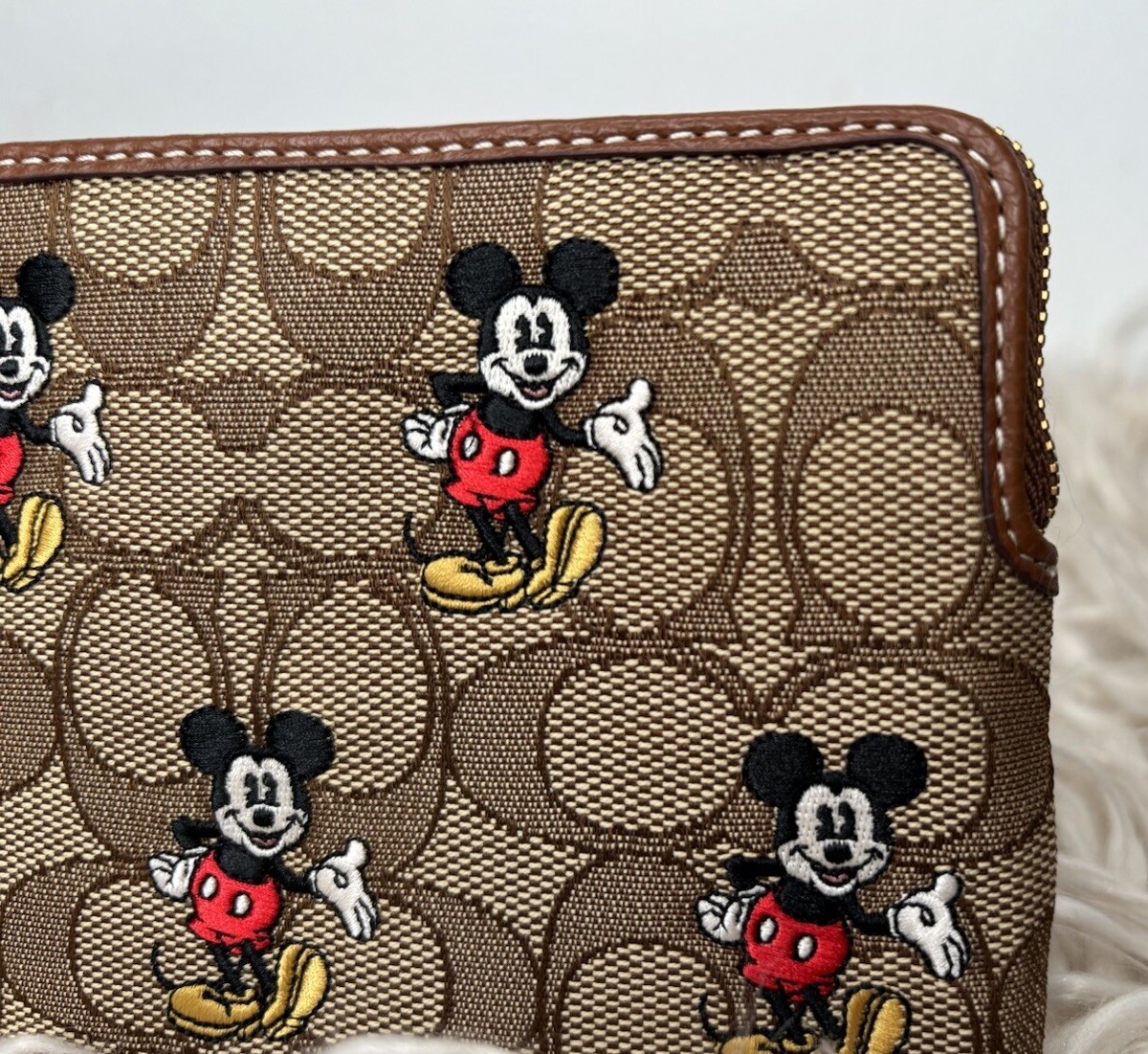 小物 micky Mickey & Friends Classic All-Over Print Refillable