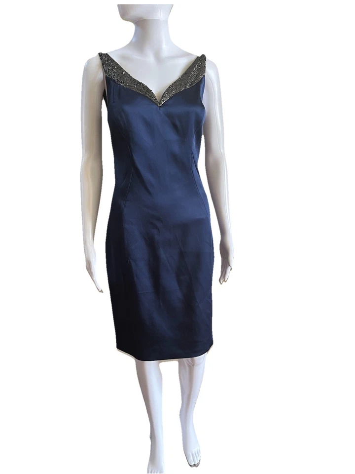 Vestido Elie Tahari Rena Talla 6 Elástico Satinado Azul Cobalto Cuello Cuentas Busto 36" $498 Foto 3 de 4