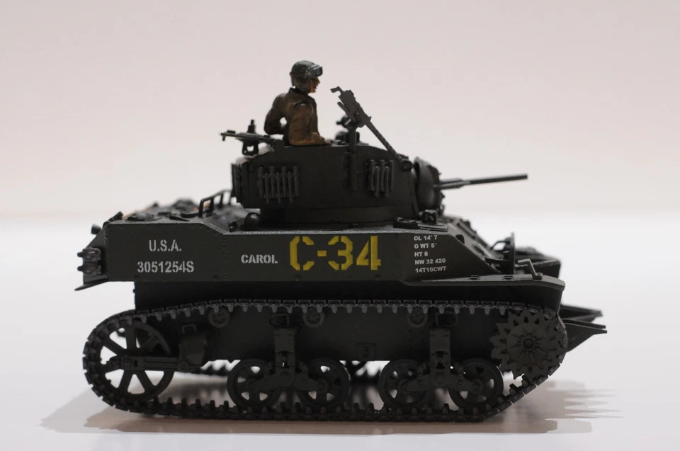 UNIMAX FORCES OF VALOR US M5 STUART TANK SCALE 1:32 PLASTIC MODEL WITH ACTION FI - Image 4 of 4